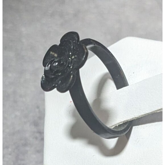 Gothic Casual Black Floral Fashion Ring Size 8 1/2 - Picture 4 of 11